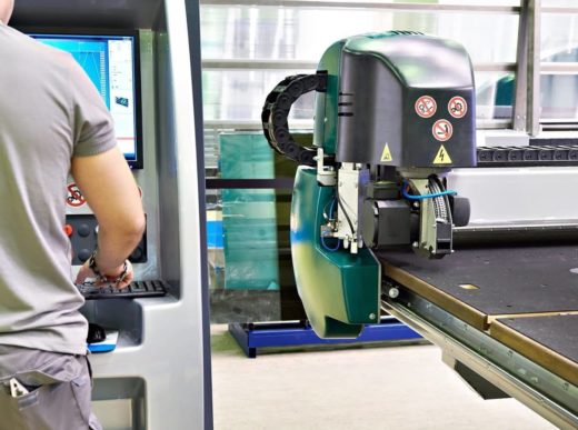 Баннер фрезеровка стекла